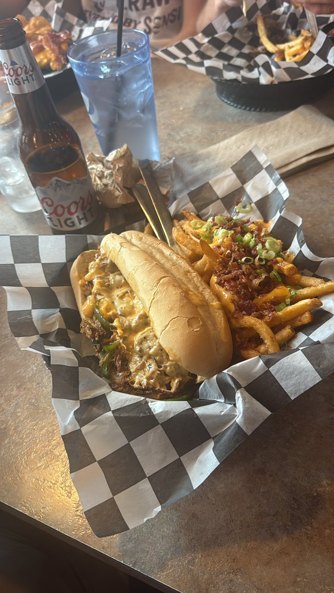 stanthemanweeks's tweet photo. Pit stop from the bar crawl, i might cum perhaps… #d3 https://t.co/EUECd289Lf
