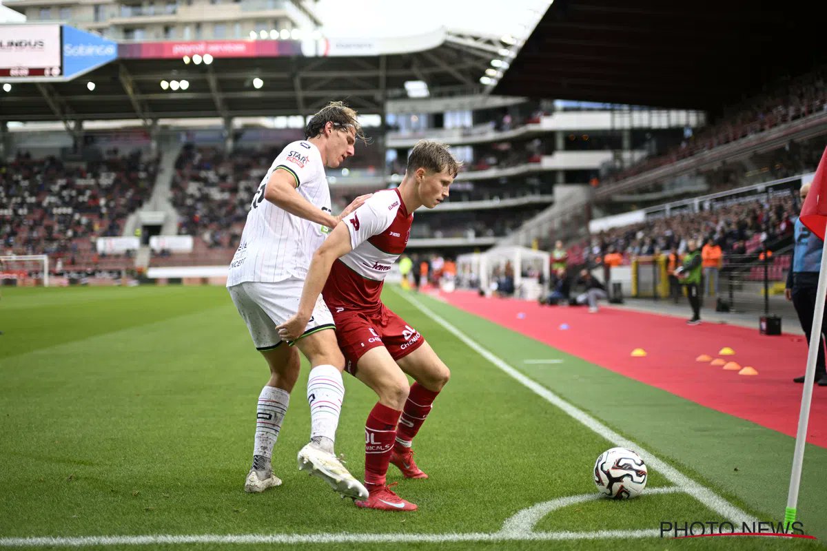 FootballGoats97's tweet image. 📷 YANNICK CAPPELLE (22) – Zulte Waregem – Left Back
📷 7 GAMES - 2 G/A
📷 Zulte Waregem 2 - 0 OH Leuven
Yannick Cappelle scored his first goal of the season and Man of the Match today against OH Leuven.
📷 A young talent to watch closely
#nextgen | #zultewaregem | #ProLeague