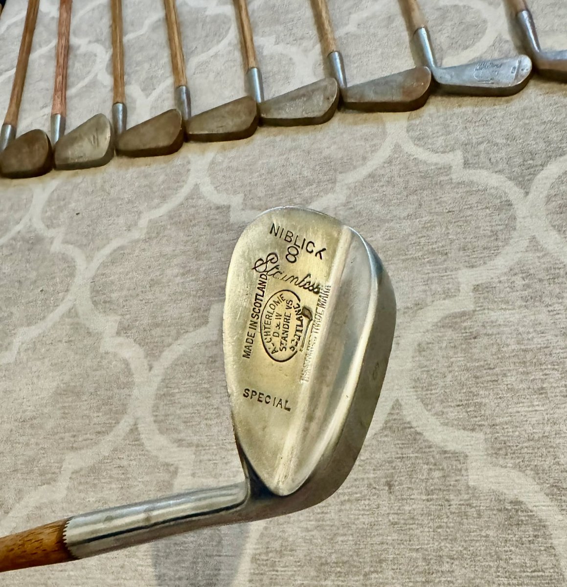 I think I would put this late hickory era sand wedge against any modern sand wedge out of a bunker. 

Built ~ 1932 likely after Gene Sarazen had unveiled his new invention in the 1932 ⁦<a href="/TheOpen/">The Open</a>⁩, this Tom Stewart niblick has over 20 degrees of bounce. 

#GolfHistory