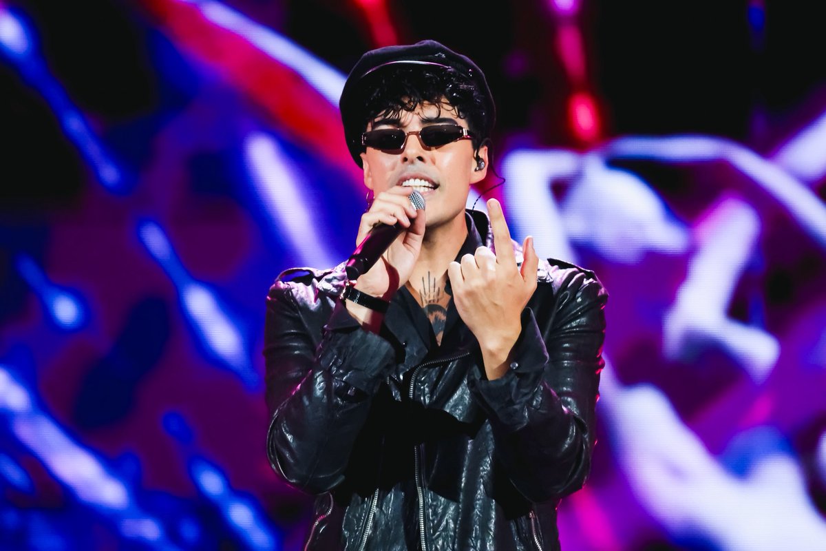MUSIC AWARDS tweet media