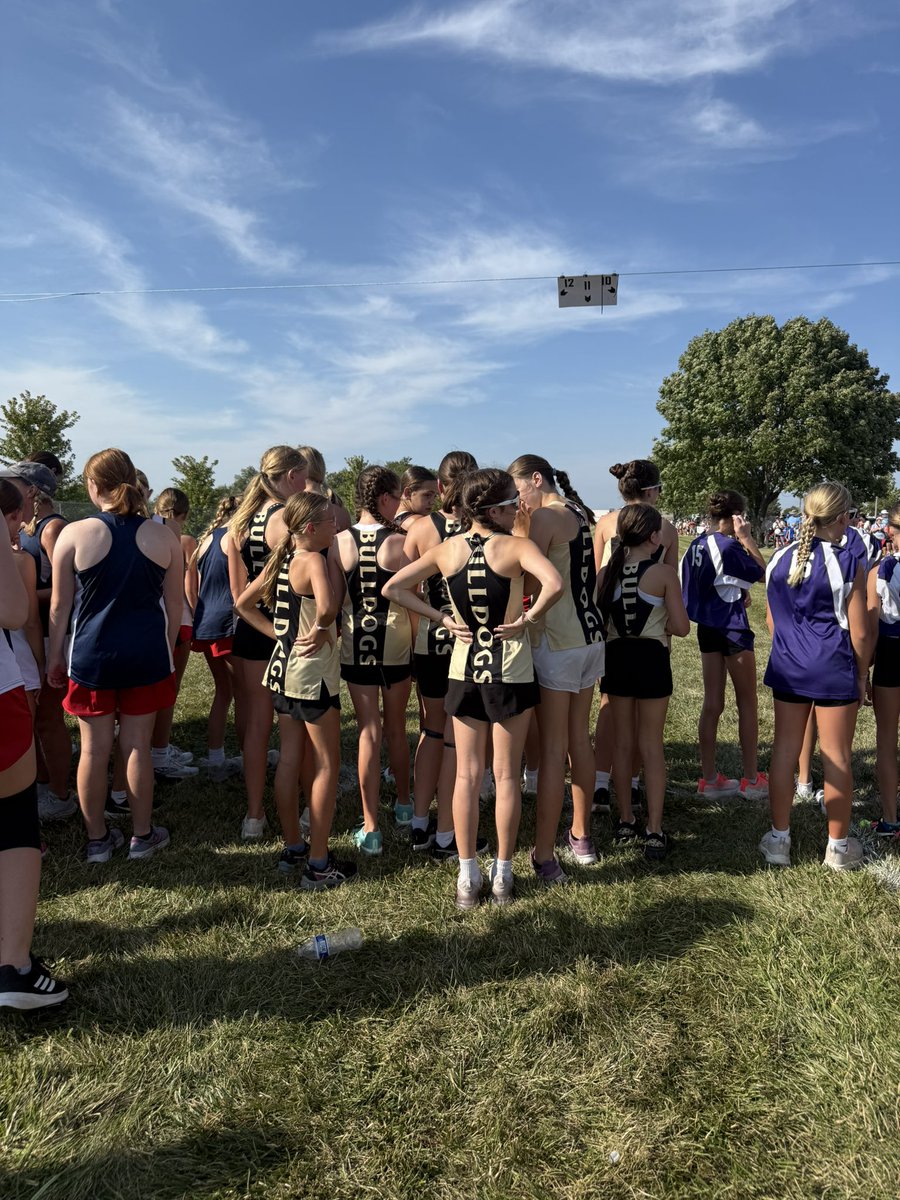 JenBruse's tweet photo. Great job to our runners who came out today to the twilight run!  You girls did awesome!  @CTMSBulldog https://t.co/dcwYoQRR09