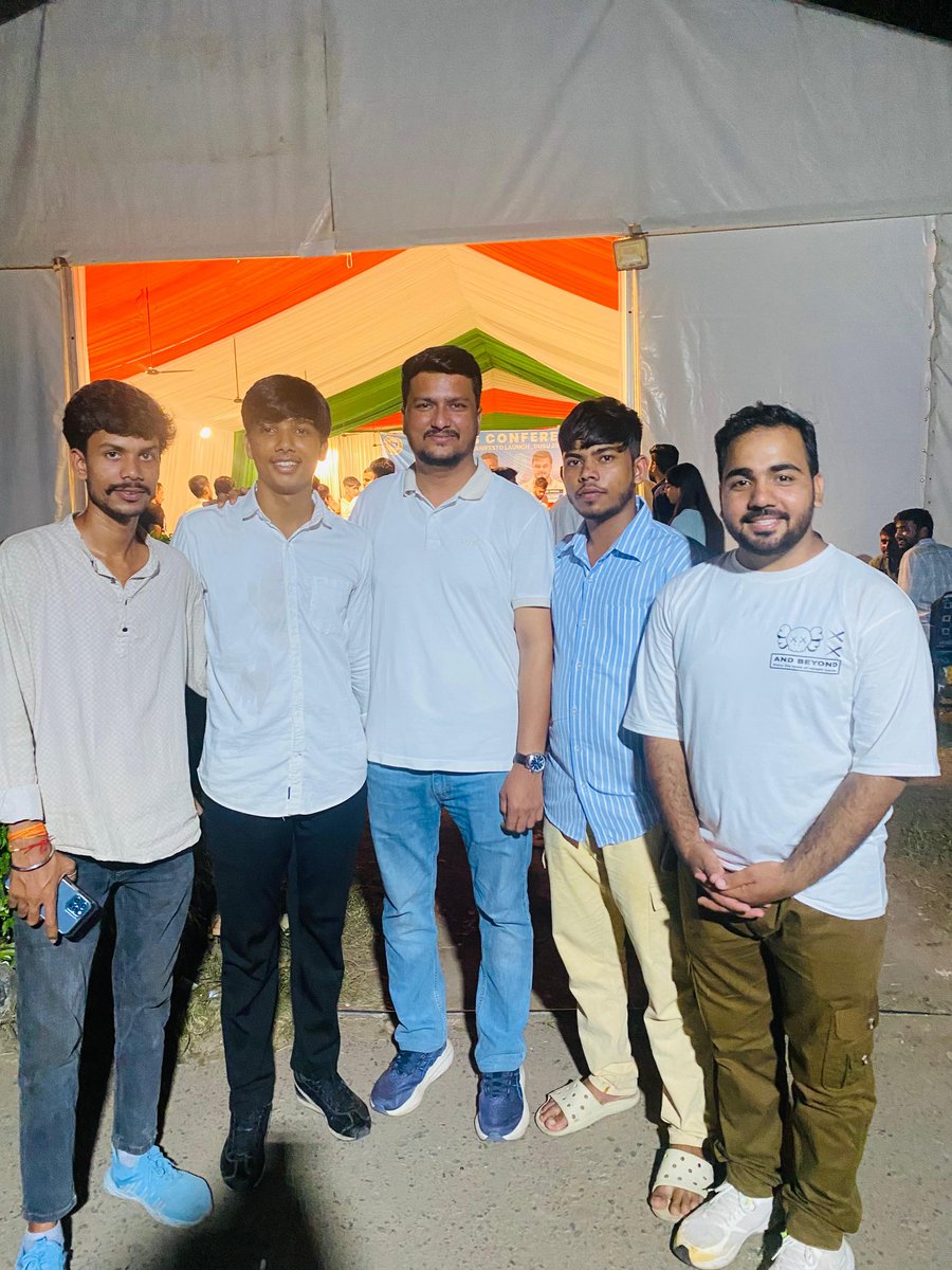 SubhashDinau's tweet image. आज आशु भईया जी से मुलाकात की
@AASHU_NSUI @nsui @NSUIMP @NSUIDelhi 

#ElvishYadav #Subhashyadav_nsui #subhashyadav #NSUI #nsui_india #subhashyadavdinau #SEVENTEEN #bbtvi #dusu2025