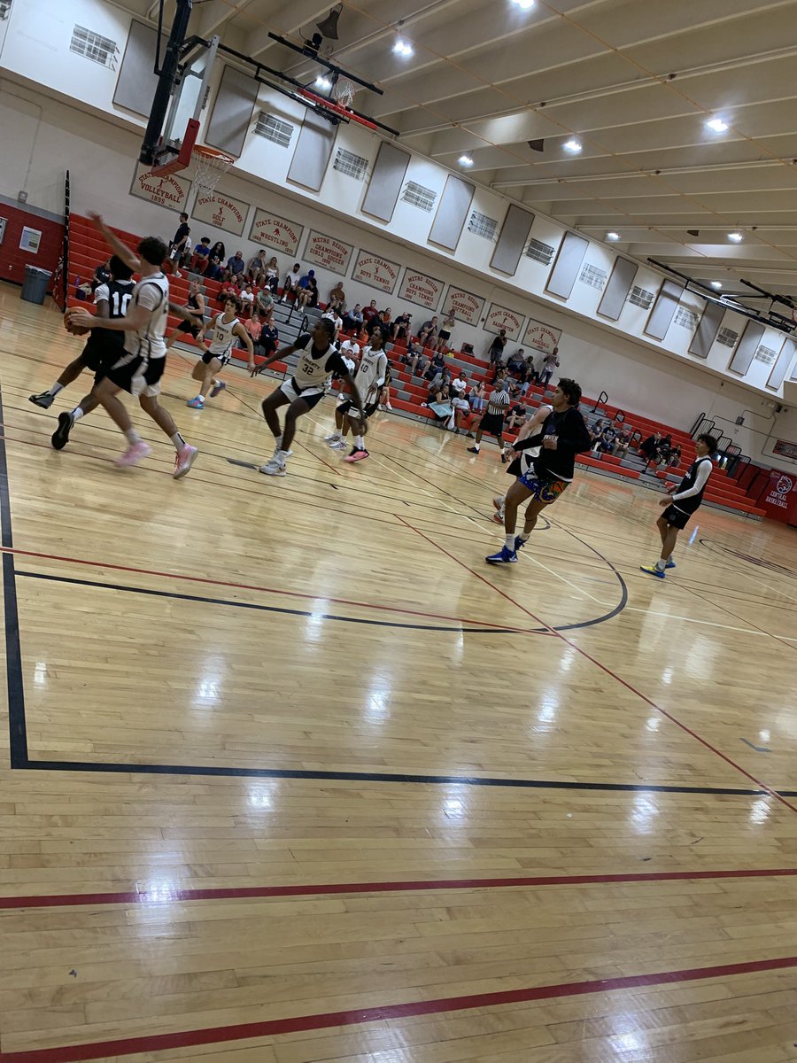 3rd gym of the day! fellas lookin good <a href="/tjharris_2/">TJ Harris</a> <a href="/ajharris07/">Aj Harris</a> <a href="/jacobhunter_15/">Jacob Hunter</a> <a href="/MiltonP_III/">Milton Phinnessee III</a>