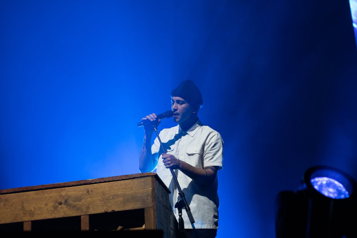 naydene031's tweet photo. missing the icy tour photo pit :’) 

marks 3 years ago today !
@twentyonepilots #twentyønepiløts https://t.co/SqIc4pnmyz