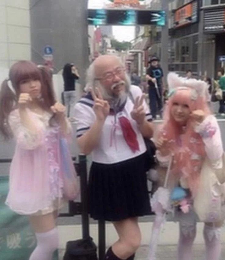 ودي ادخل مخ هذا والي مثله واشوف وش الشي الي خلهم يسوون كذا