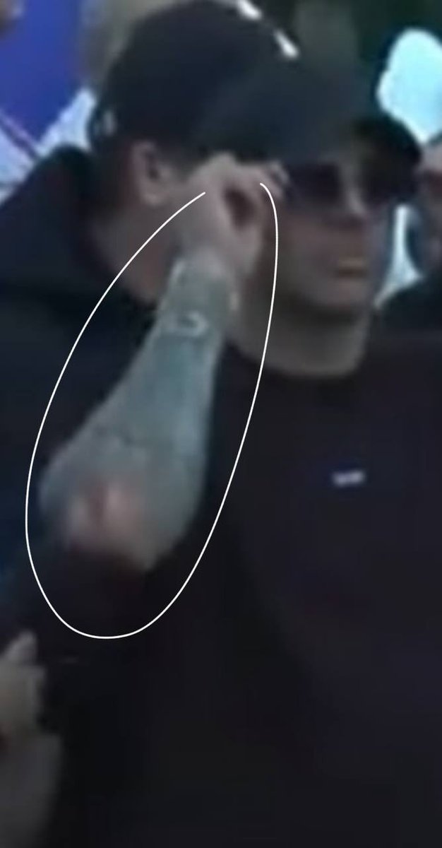 Miloš Lukovac iz Podgorice, Vučićevo ćaci 💩 gađao građane u Bajinoj Bašti danas, pre par dana bio glavni izvršilac Danilovih naređenja na utakmici Srbija-Engleska kada je napadao porodice sa decom. Šeta ga Žvalega ko mečku Božanu. I njega i ostala💩 Šaka jada ološa mu je ostala