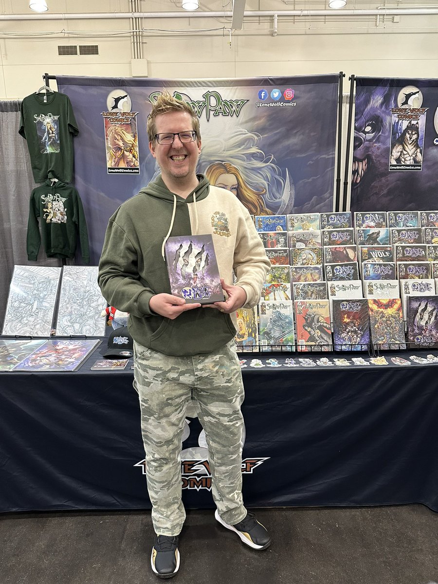 LoneWolfComics's tweet image. Great day at the ComiCon Erie! Thanks to everyone who stopped by to visit @RobMultari!