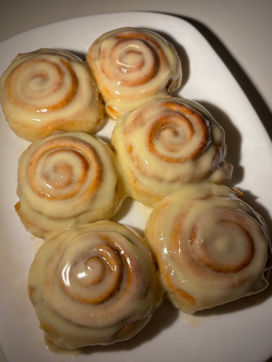 adoremimiii's tweet image. Good ole cinnamon roll