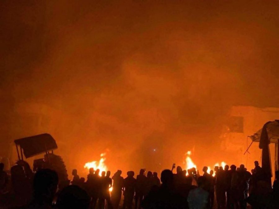 كل هذه الجرائم وحرب الأباده والعداء
 وأمتنا الاثنين مليار مسلم رافعين رايه كما يسمونها رايه السلام  امام هذا العدو المجرم الطاغي المحتل الغاصب ..

الحقيقه انهم رافعين رايه الاستسلام والذل والمهانه