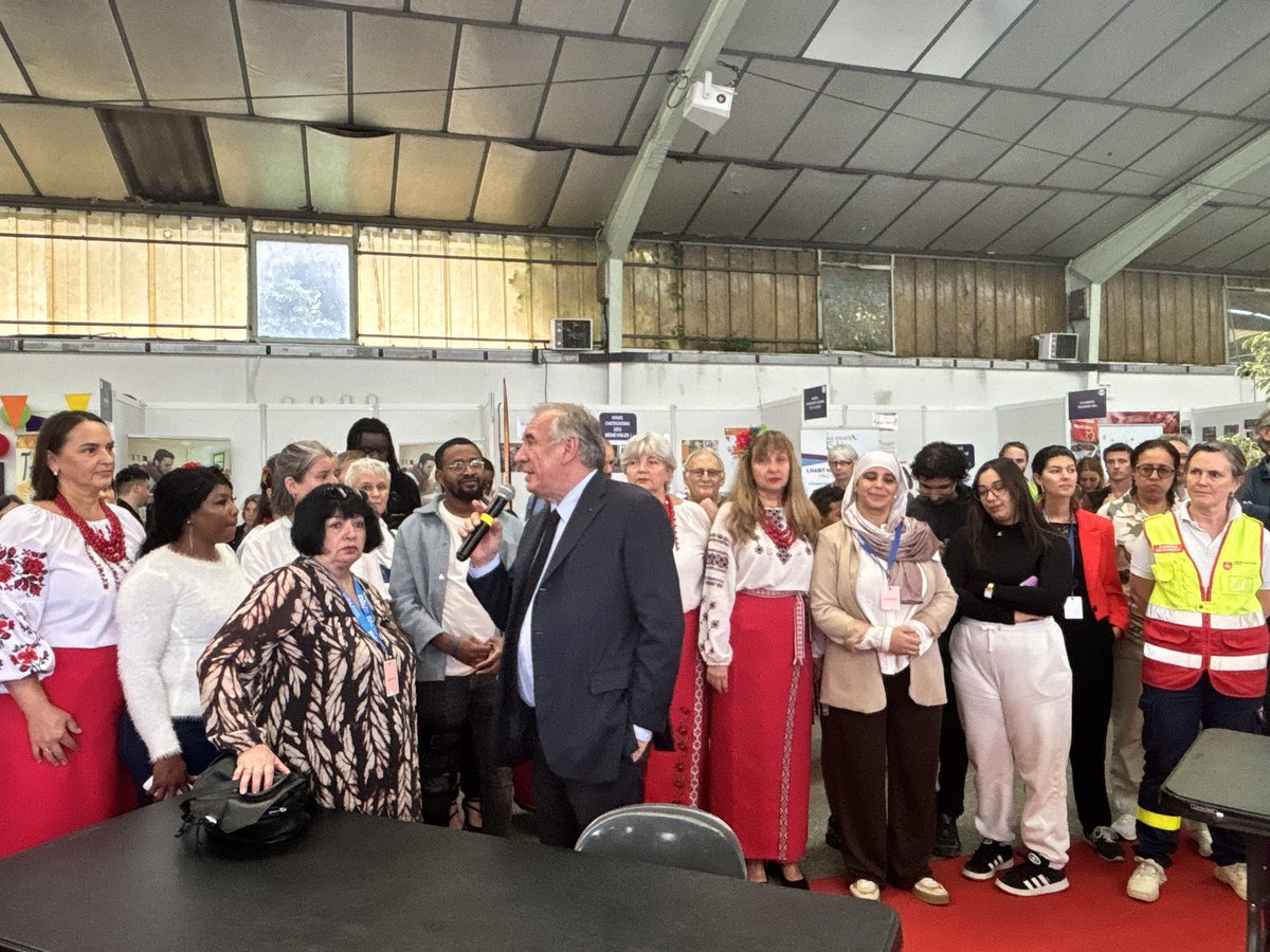 Une magnifique journée au traditionnel Forum des assos de Pau à l’occasion de la  <a href="/FoiredePau/">Foire de Pau</a> 
Aux côtés du maire <a href="/bayrou/">François Bayrou</a> , rencontres et échanges avec les assos qui font la vie de la ville !
Et merci à mes équipes de la <a href="/Ville_Pau/">Pau, Capitale Humaine</a> ❤️❤️❤️❤️