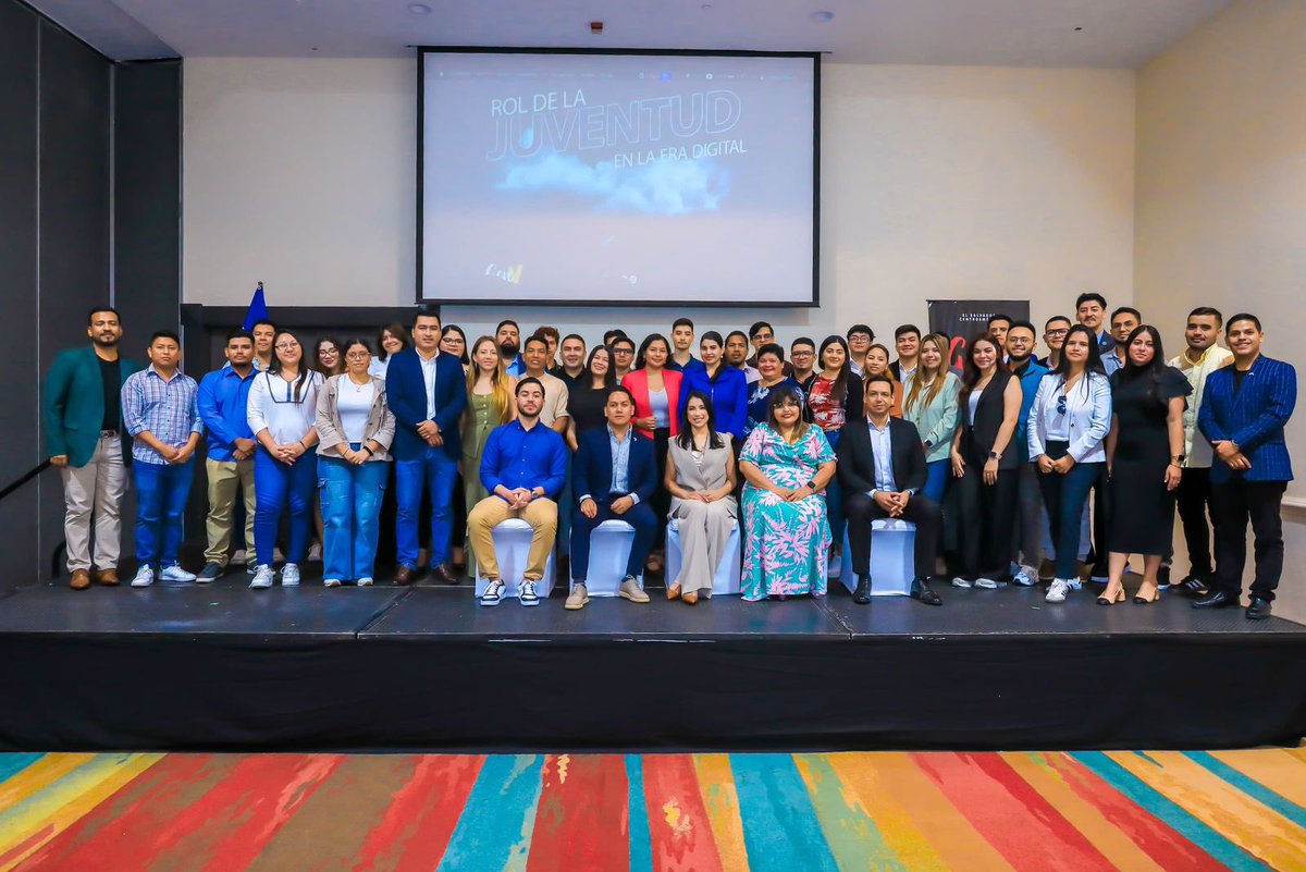 Escuchar a tantos jóvenes comprometidos con transformar El Salvador a través de la innovación y la tecnología me llena de esperanza y energía. Sus ideas y propuestas reflejan la visión de un país más competitivo, inclusivo y preparado para los retos del siglo XXI. 

Fue un honor