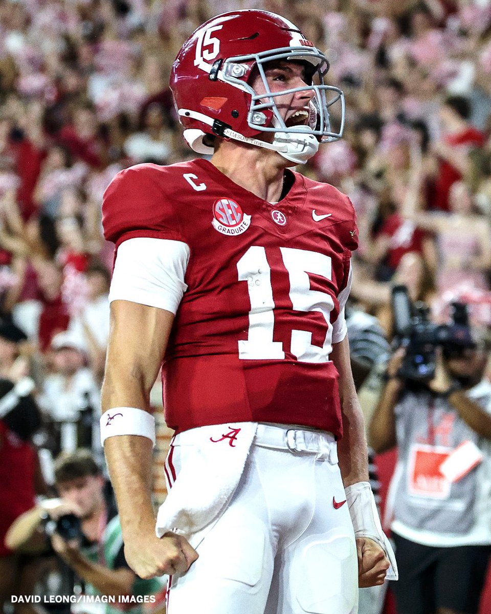 SPG9814's tweet image. Great QB play from Ty Simpson through 3 games

862 passing yards
9 TD
0 INT
71.9% completion 

🐘🐘#RollTide