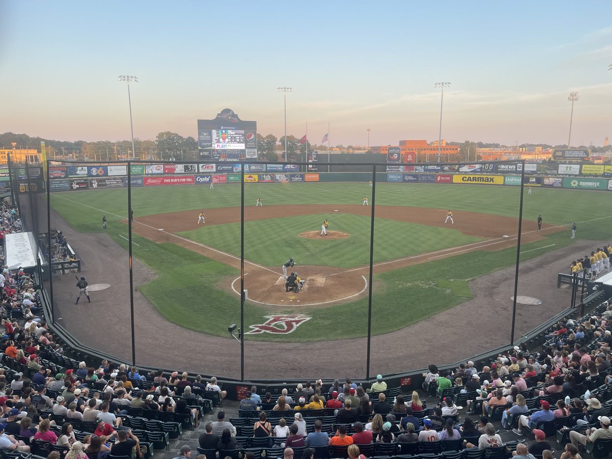 Final night game for ⁦<a href="/GoYardGoats/">Hartford Yard Goats</a>⁩ this season. Join me and ⁦<a href="/DanLovallo/">Dan Lovallo</a>⁩ right here! audacy.com/stations/yardg…