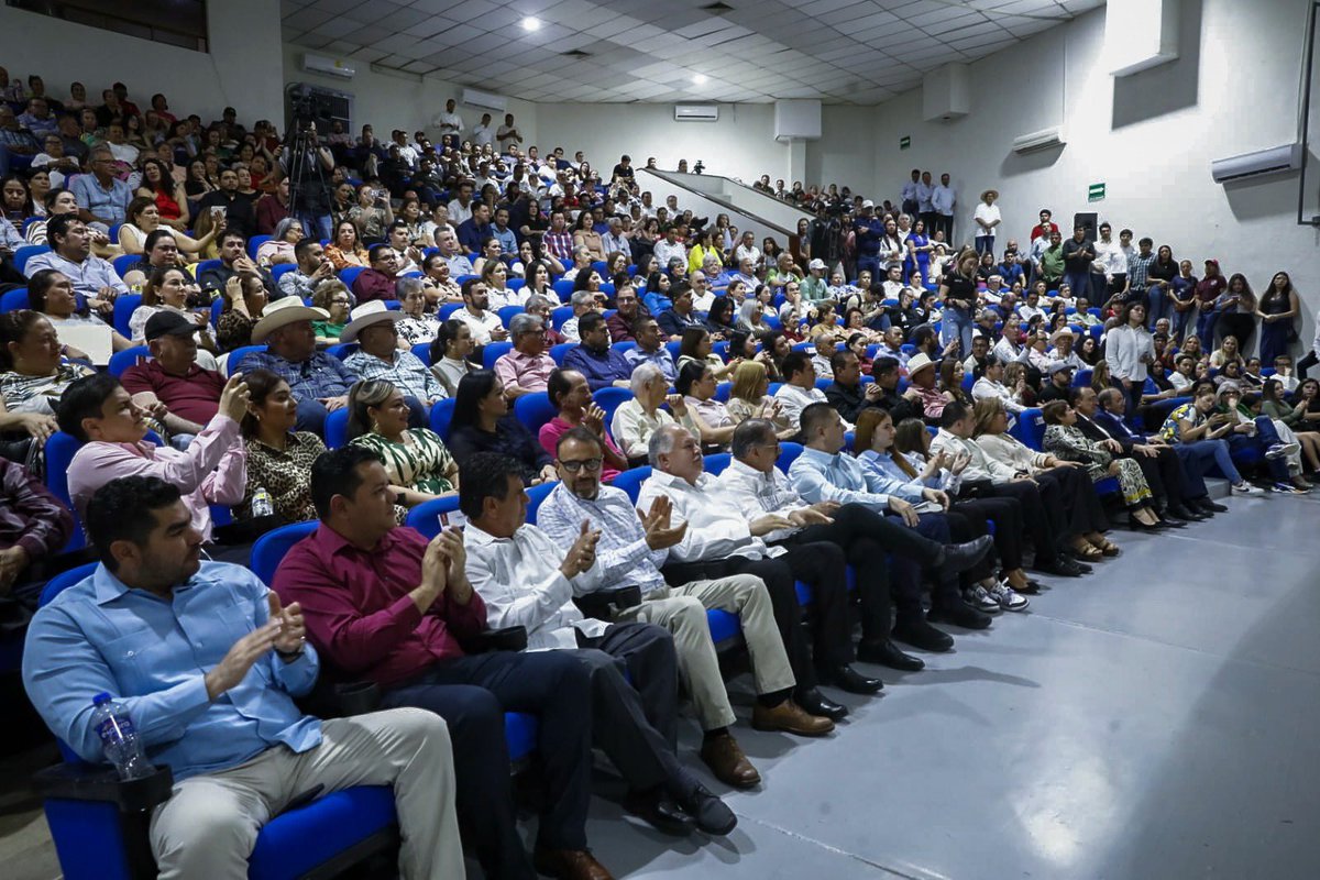 rochamoya_'s tweet photo. El trabajo conjunto entre el Congreso del Estado y el Gobierno de Sinaloa es permanente, gracias a esta colaboración, avanzamos en proyectos como la conclusión del malecón de Guamúchil, con 75 millones de pesos, y la remodelación total del Hospital General, con 400 millones garantizados, infraestructura necesaria para el bienestar de las familias del Valle del Évora.