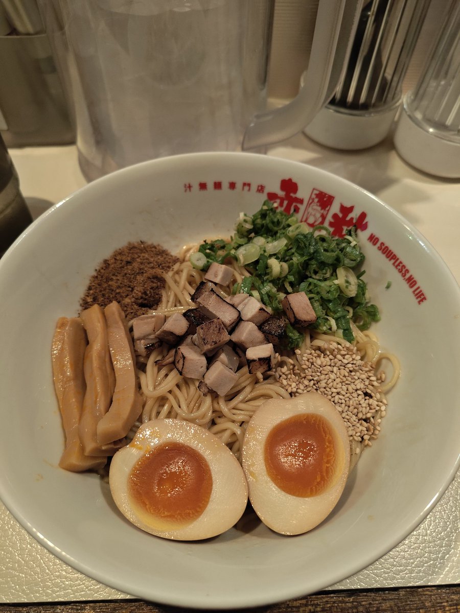 赤秋さんにて朝ラーをば！。
朝からラーメンいける!。
スルッと食べてしまいましたよ〜❤。
さぁこれで朝からしっかりと食べたので、
ホテルに戻って2度寝です\( ´ω` )/