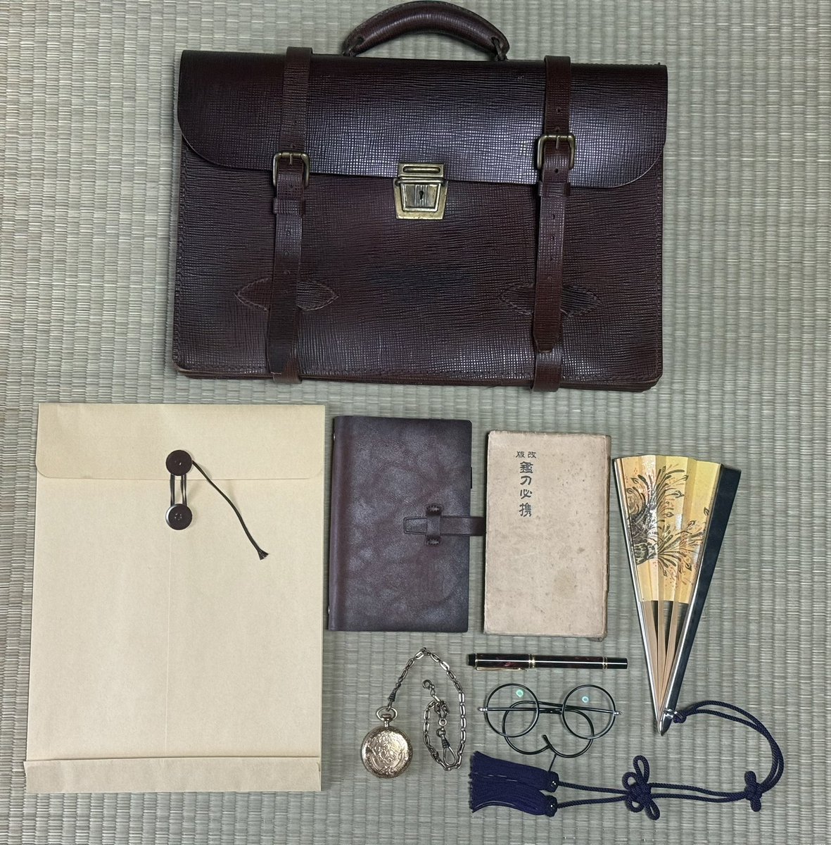 一般的な学徒の持ち物(大嘘)