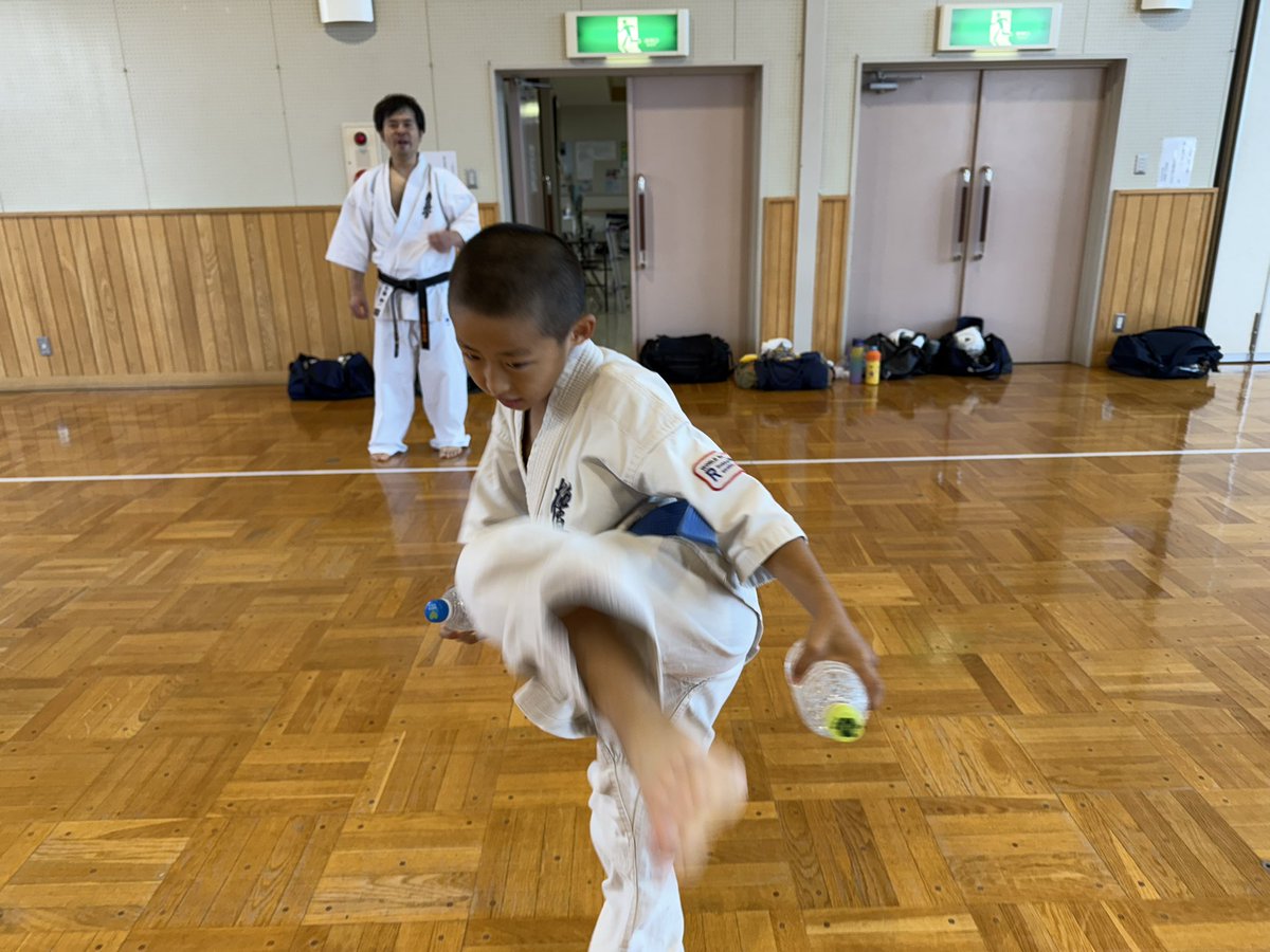 kazharakarate's tweet image. 本日の選手稽古
上段回し蹴り
#空手 #空手キッズ #空手おじさん #極真空手 #極真空手キッズ #極真空手おじさん #旭川 #北海道 #錬心道場