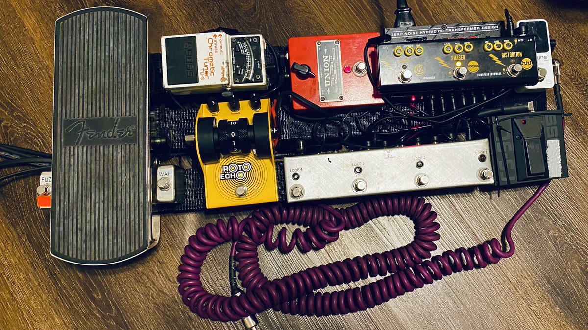 Big_Sugar_Music's tweet photo. New addition to my pedal board. Gonna need a pile of these!!! This machine causes temporary madness!!! #thirdmanrotoecho #rotoecho #thirdmanhardware #jackwhite #bigsugardub #tobaccohand Thanks Johnny Guitar, like I needed encouragement😸 https://t.co/Z5eYP8usRu