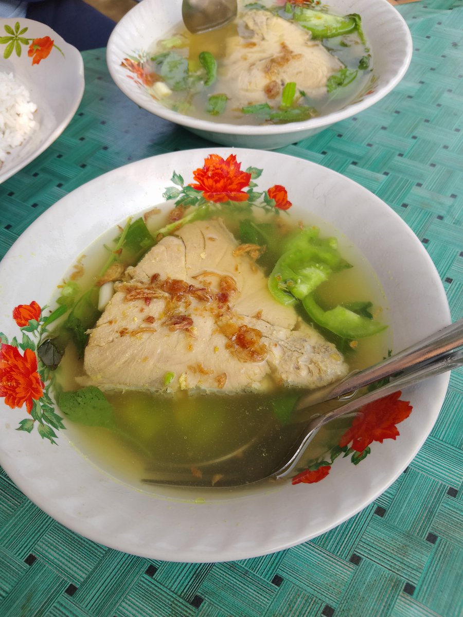 sandraekop90's tweet photo. @txtdaritng Sop ikan di alun-alun https://t.co/yw2ihWLBRJ