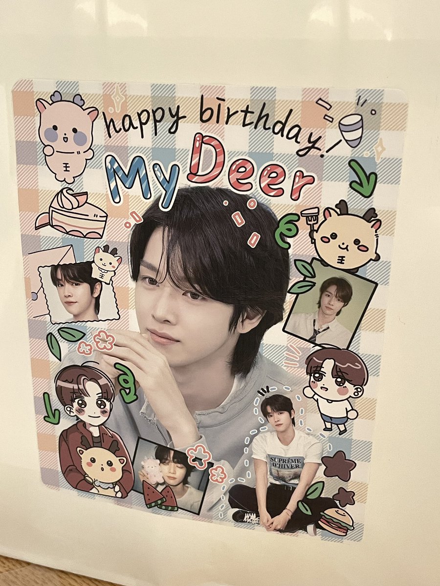 bamm__bi's tweet photo. 전에 한 번 간 적 있어서 두 번째 방문인데요!!나름 일찍 갔다고 생각했는데 럭드 중 현수막이랑 보조배터리는 나갔다고 하셔서 너무 아쉬웠어요ㅠㅠ그래도 있는 것 중에 제일 좋다는 파란색을 한 번에 뽑았답니댜..파란색이 럭드 중에 뭔지는 모르겠어요..
#happybirthday_mydeer
#라이즈 #성찬 https://t.co/znA3H1Ujzi