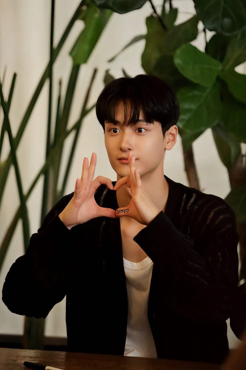 250913 카페이벤트
맑은 눈망울🫶🏻
#고스트나인 #GHOST9
#이우진 #LEEWOOJIN