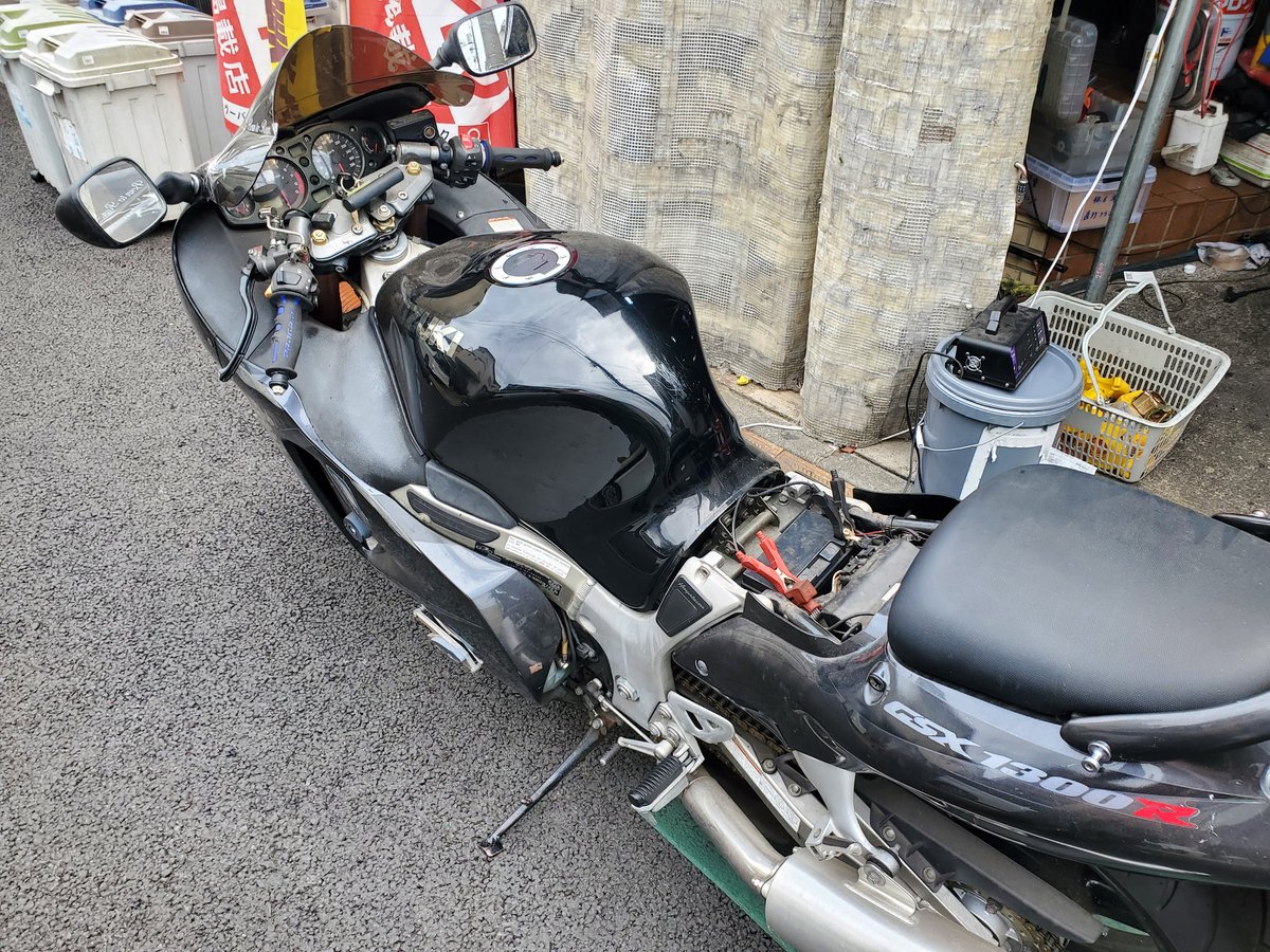 タナベファクトリー(バイクショップ)公式アカウント (@tanabefactory) on Twitter photo 充電ちゅう。 充電ちゅう。