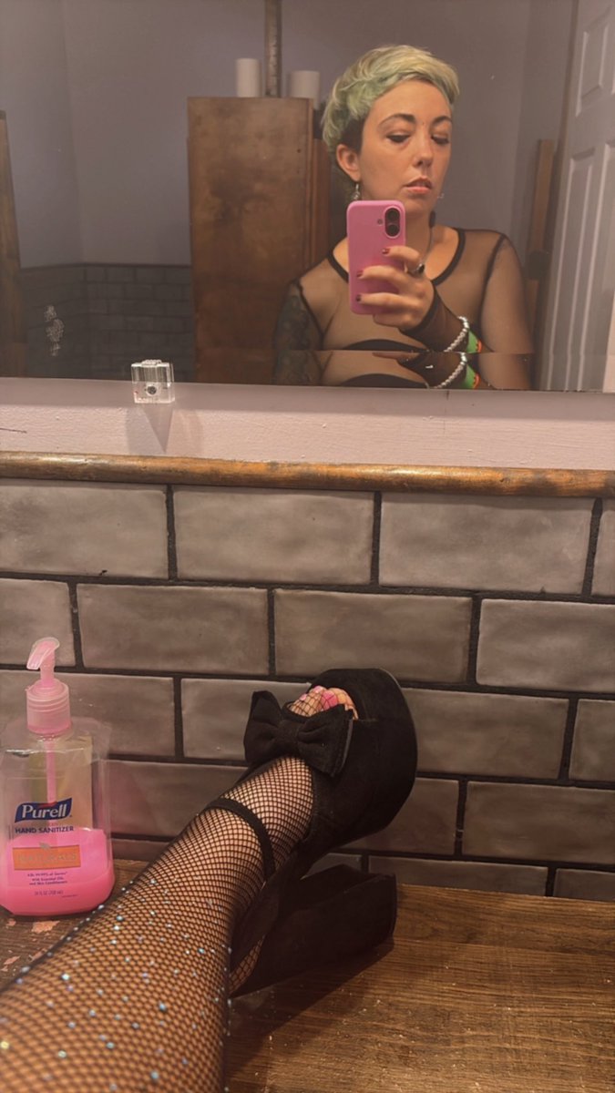 Lick my toes 🥰