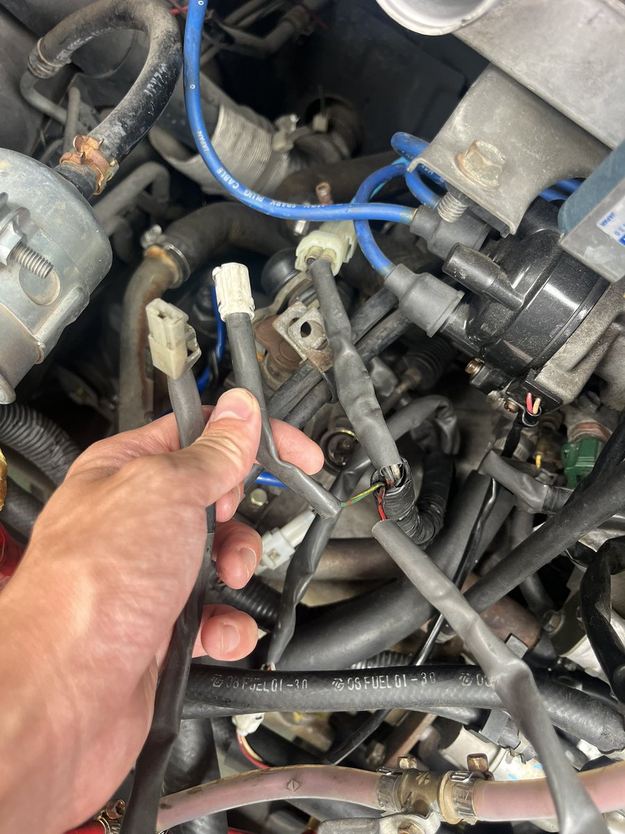 このハーネスはどこに刺さるのでしょうか