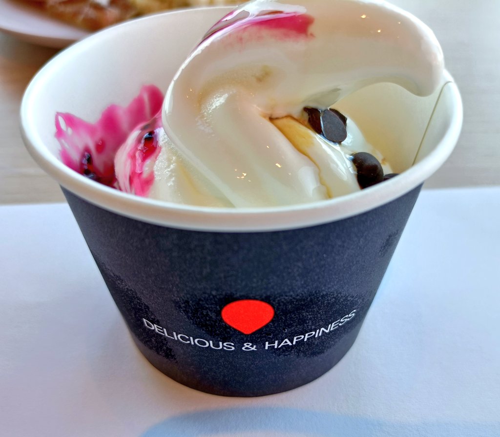nyannole's tweet photo. 締めは赤黒カップで北海道産ソフトクリーム🍦
ご馳走様でした🔴⚫
#consadole #splish
#SAPPOROSTREAMHOTEL https://t.co/xN2lpi1Hmx