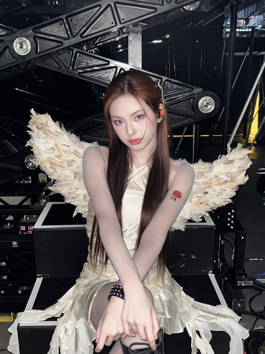 An angel who decided to walk among us 🪽

#CHIQUITA #치키타 #BABYMONSTER