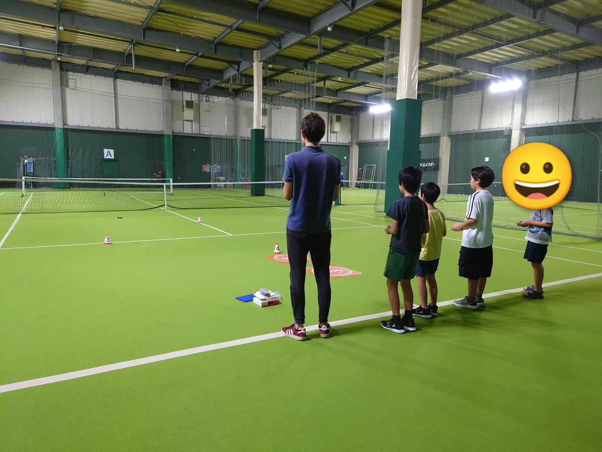 droneup_com's tweet photo. 昨日のスクール
講習時の一コマ😊

生徒皆んな
集中してドローンを飛ばしています。

最も集中しているのは先生かな⁉️😄

#DRONEUP
#ドローンアップ
#ドローン
#ドローン塾
#ドローンスクール
#グンゼスポーツ吹田ミリカ
#吹田市
#大阪府 https://t.co/FuU0pUsR03