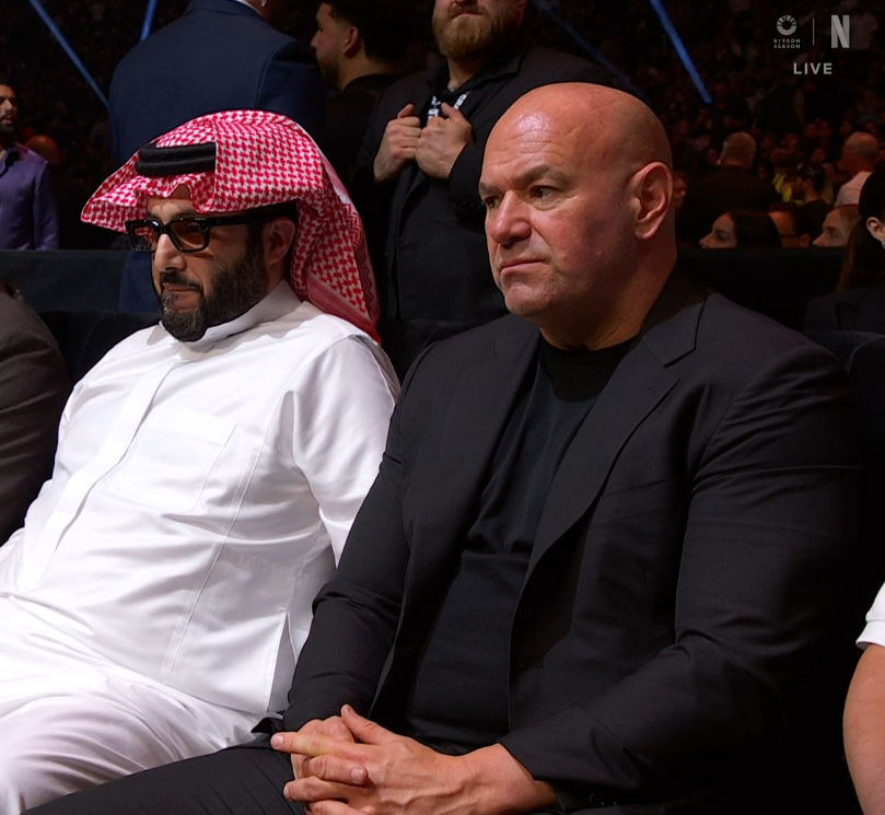 Me and my ex-wife having to sit next to each other at our son's Xmas nativity play...

#CaneloVsCrawford