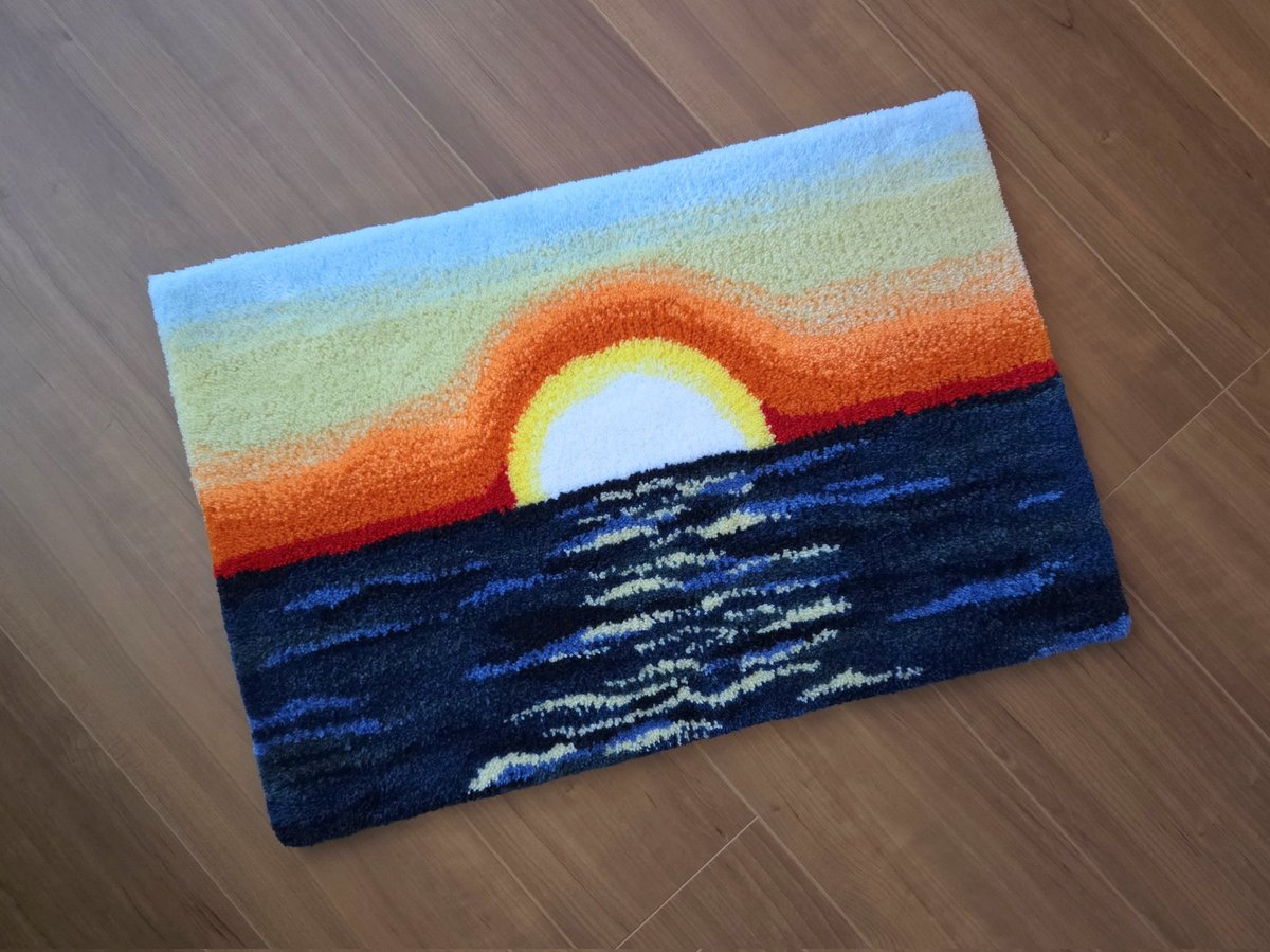 「美しいもの」をテーマに、タフティングラグを作っています🧶
#どこかの誰かに刺さればそれで良い
#三連休はフォロワーさんが増えるらしい