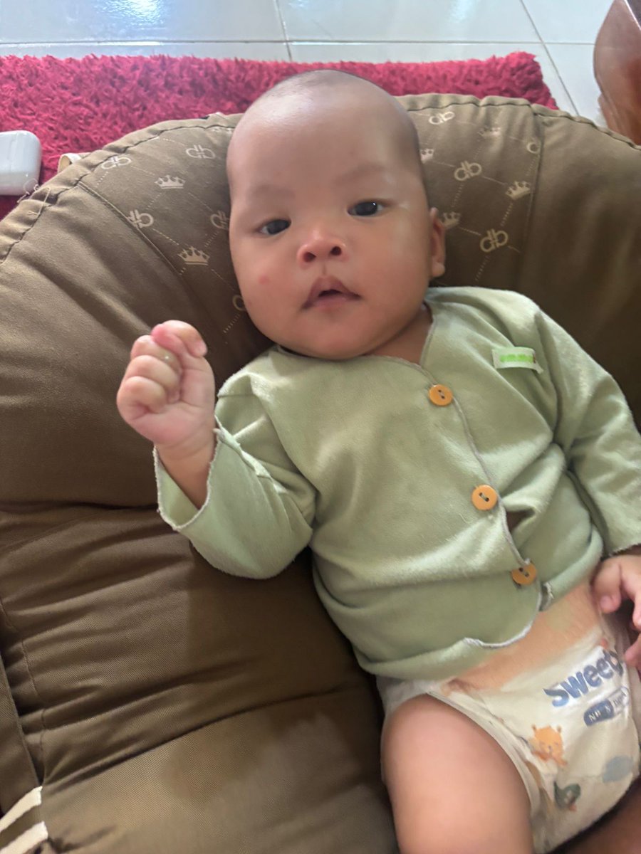 Sudah dipastikan ini anak gueh tanpa tes DNA. Tapi please nak sarunya cuman tangan aja ya jangan keterusan sampai dewasa 😭