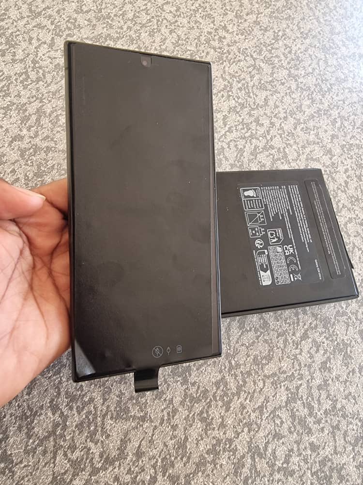 UncIe_Raph's tweet photo. Samsung Galaxy S24 Ultra For Sale MWK 3,950,000 
Area 49 Gulliver ,Lilongwe https://t.co/tqiKTvmZ8K