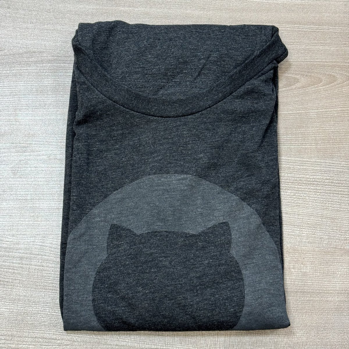 dz_'s tweet image. GitHubのInvertocatのTシャツをノベルティ用に持ってきました！
#GitHub #GitHubDockyard #vscodejp