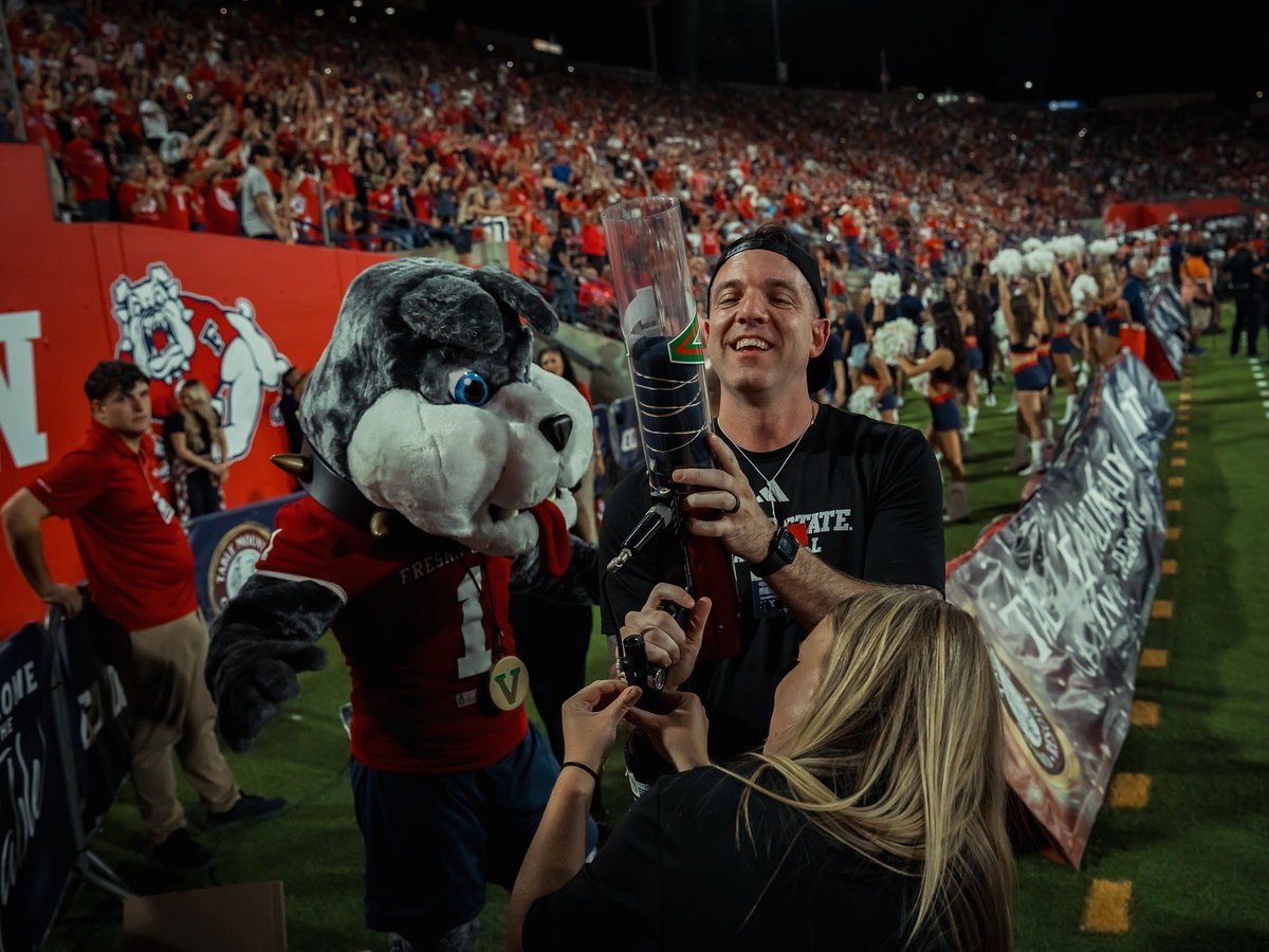 FresnoStateWBB's tweet photo. Coach McCarthy letting it rip on the t-shirt cannon‼️ https://t.co/stq2A9Zp8l