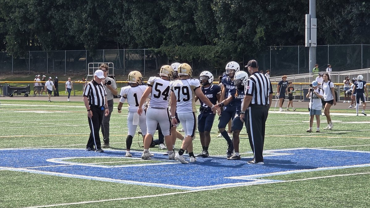 SunilSportsNews's tweet photo. Attended and covered the #BattleofMidlandAve Trophy Game between @RDHSFootball & #Paramus @WeAreParamus on Saturday afternoon @ #ParamusHighSchool #Paramus #NewJersey for #TheOradellSportsRoundUp @patchlabs ππ https://t.co/pMGydVwbyr