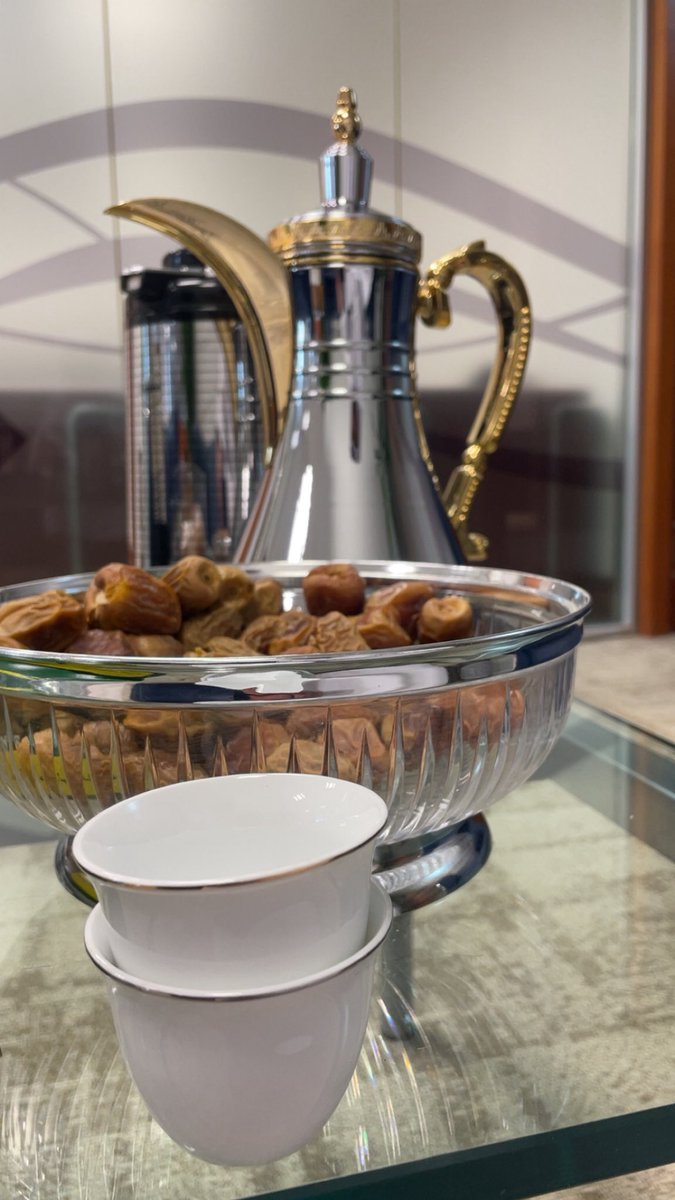 عوّد نفسك على استشعار النّعم ..

"يُصبح العبد ويُمسي في زحامٍ من النّعم فيُعميهِ الشيطان عنها، 
ويُبصره ببلاءٍ واحد ليتذمر منه،
وينسى أنه غارقٌ في نعم الله وعافيته "

       صباح الخير والعافية ☕️

#صباح_الأشياء_المُشرقة