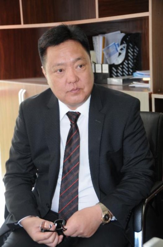 Монгол улсын Ерөнхий сайд асан М.ЭНХСАЙХАН: 
Фитнесст явж дасгал хийгээд, булчин нь зангирсан нөхөрт толинд харагдаж байгаа дүрс нь хүчтэй харагддаг байхгүй юу. Үнэн хэрэгтээ тийм хүмүүс амьдрал дээр хүчтэй байдаггүй. Манай олон улстөрчдийн сэтгэж хийж яваа үйлдлүүдийг