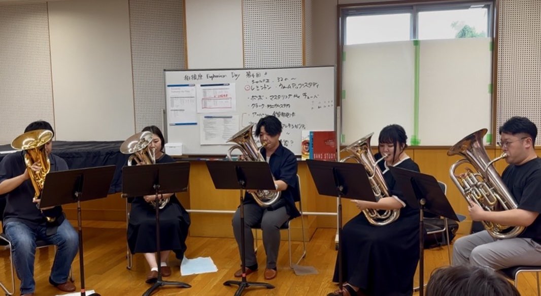 Euphonium Day vol.4 無事に終了しました！

基礎練、個人レッスン、アンサンブルと盛りだくさんの内容で、参加者の皆さんととても充実した時間を過ごすことができました✨ご参加いただいた皆さま、本当にありがとうございました！

次回も企画予定ですので、ぜひチェックをよろしくお願いします✏️