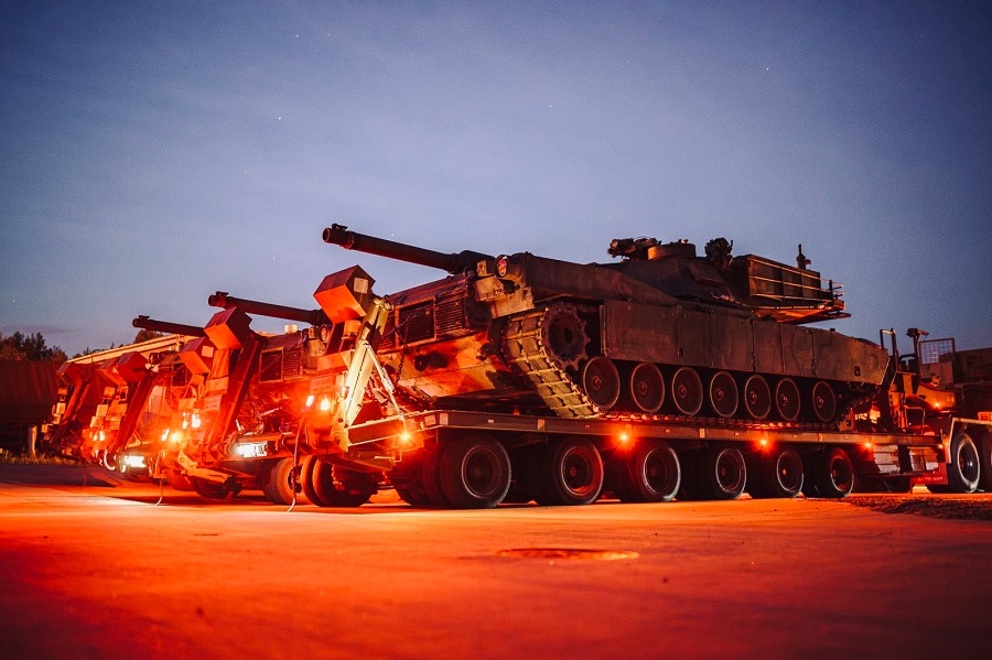 • الولايات المتحدة تُسلم بولندا الشحنة الثالثة من الدبابة أبرامز M1A2 SEPv3 بعدد 38 دبابة،تُضاف إلى 47 دبابة تم تسليمها هذا العام،كما تم تسليم 14 مركبة إنقاذ ودعم فني من طراز M88A2 HERCULES في نفس الشحنة.