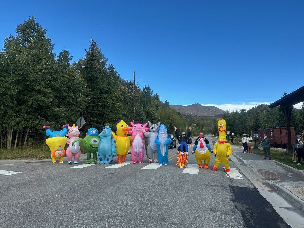 $10 no one knows the costume I'm wearing