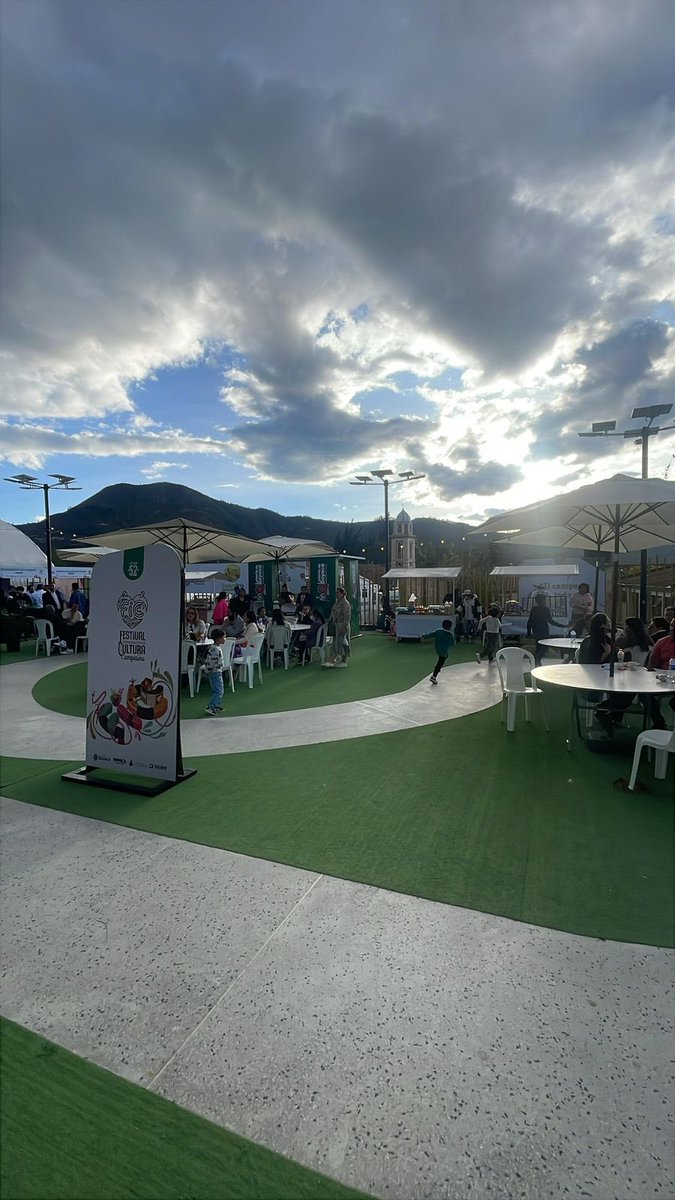 ✨🌾 Desde la Caja de Compensación Familiar acompañamos con orgullo la inauguración del Festival Internacional de la Cultura Campesina.
Un espacio que resalta nuestras raíces, tradiciones y la fuerza de quienes cultivan vida y futuro en el campo. 💙
#ComfaboyUnidosParaCrecer