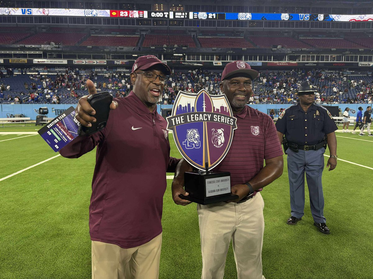 And THAT’S a BULLDOG WIN‼️ Congratulations <a href="/AamufbR/">Alabama A&M Football</a> 
Give them dogs all the Bones 🦴
