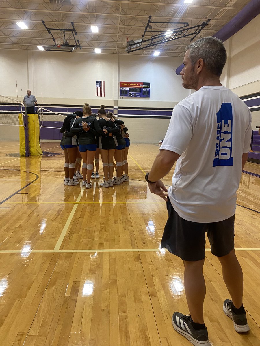 The JV team finished 6th and the freshmen team wins the championship at the Navarro tournament! Let’s go!!! Proud of both teams competing hard today! 💪🏻💪🏻🏐