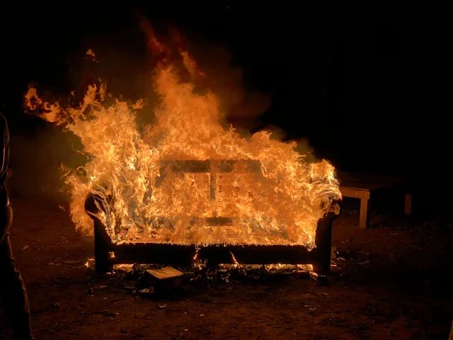 jdeeezyx4's tweet photo. Bad night to be a couch in Morgantown. #HailWV https://t.co/jI82KGOkHa