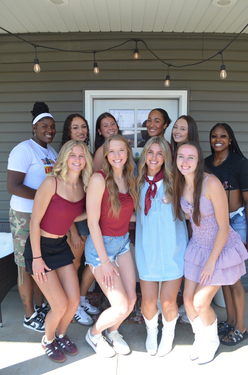 MoStateWBB's tweet image. Great day at the @MoStateFootball home opener! 🐻

#LadyBears | #WeAreMoState