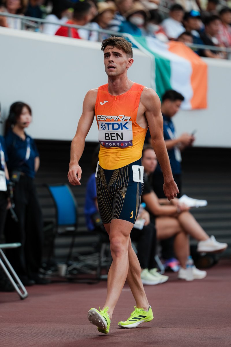 1500 m 🚹 Ronda 1  <a href="/WATokyo25/">東京2025世界陸上/World Athletics Championships Tokyo 25</a>

Serie 3
5º  <a href="/adryben44/">Adrián Ben OLY</a> ⏱️ 3:42.27 Q ➡️ SEMIFINALES

El de Viveiro, corriendo gran parte de la prueba encerrado, estuvo donde tenía que estar en el tramo final para cumplir el primer objetivo.
Es su cuarto mundial y el primero en milqui