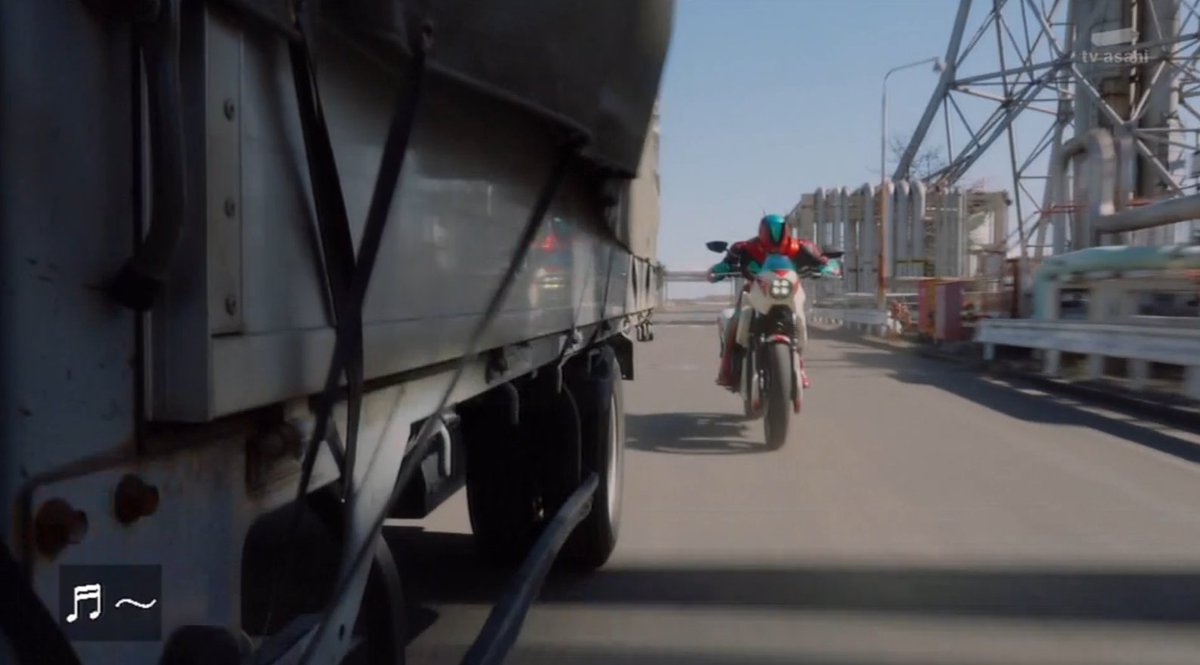 このあとの回にもあるかどうかわからんけど久しぶりに劇中でバイク